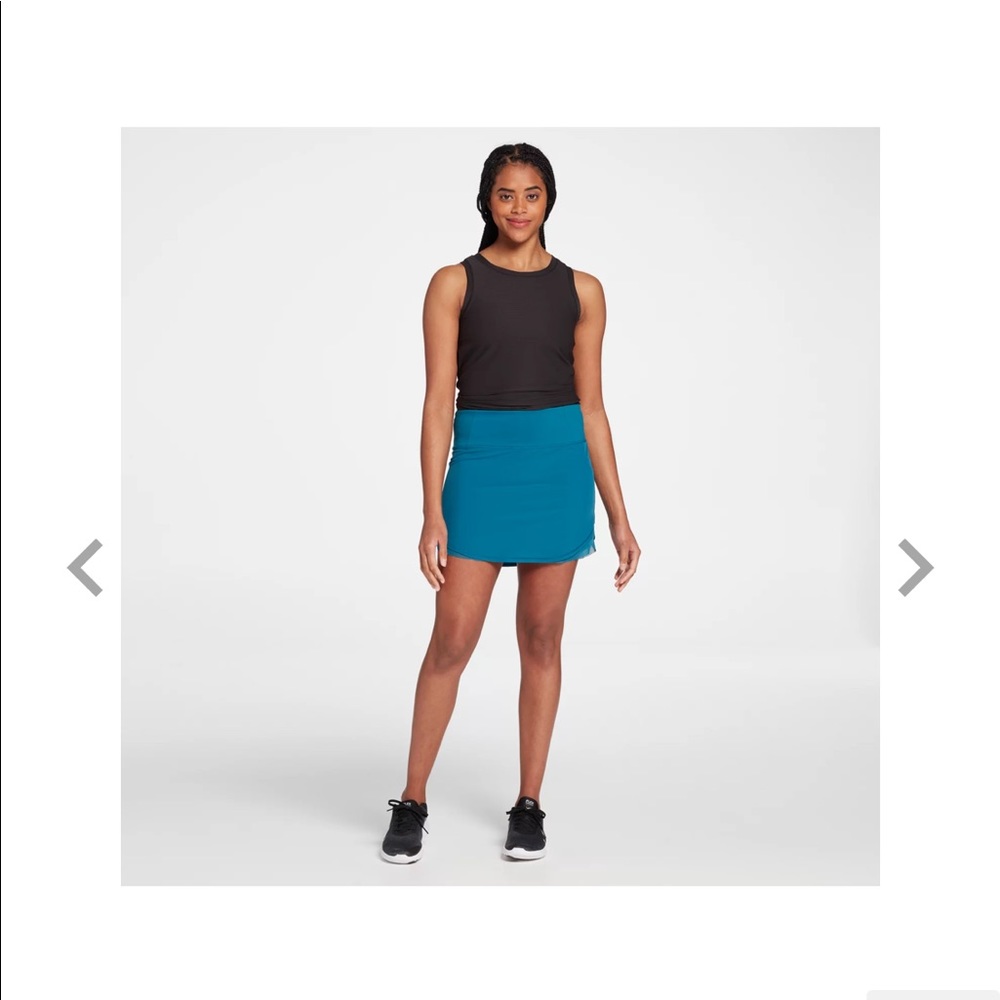 Calia by Carrie Underwood tulip hem skort